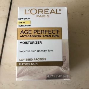 L’Oréal AgePerfect Moisturizer SPF 15 Sunscreen